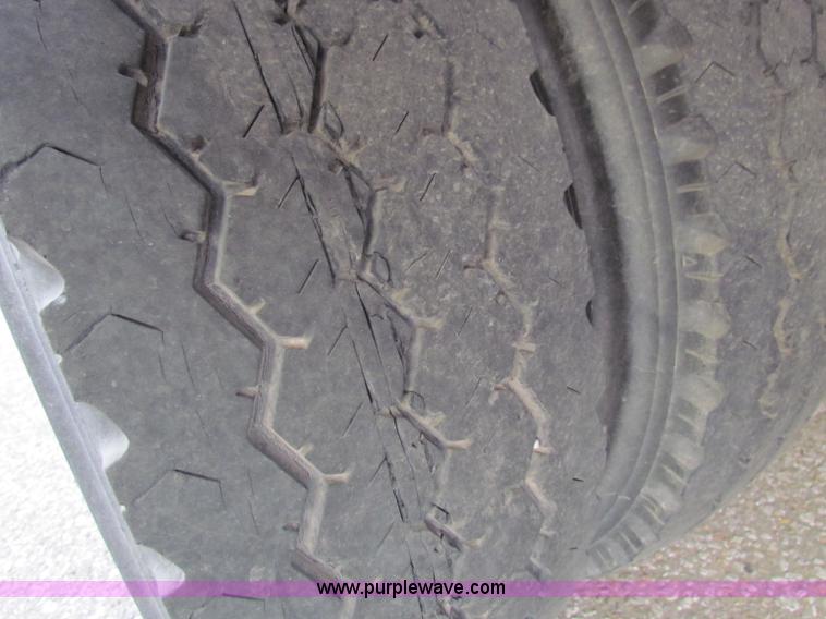 image for item E8213 1995 Chevrolet TopKick box truck