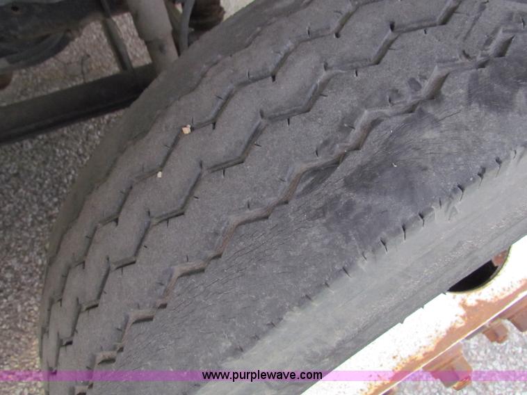 image for item E8213 1995 Chevrolet TopKick box truck