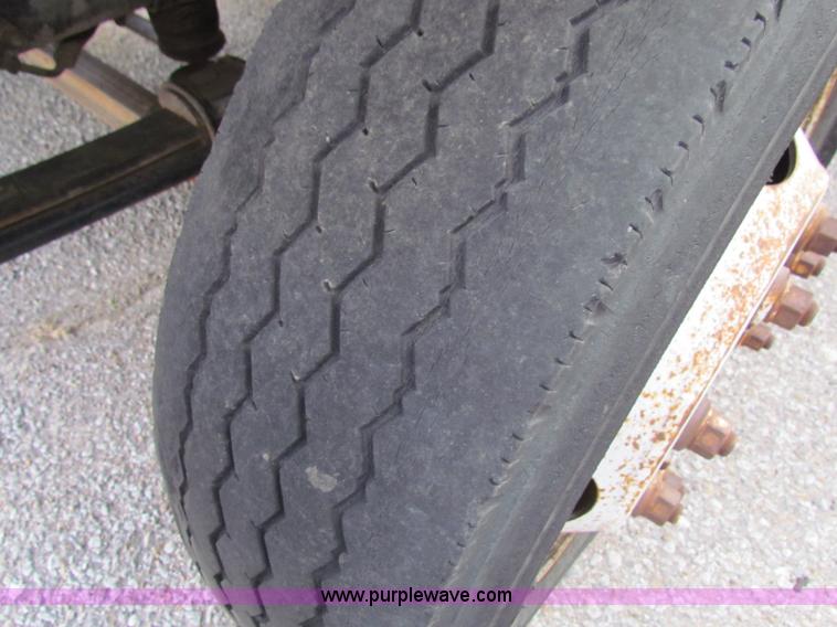 image for item E8213 1995 Chevrolet TopKick box truck