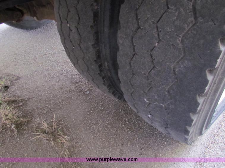 image for item E8213 1995 Chevrolet TopKick box truck