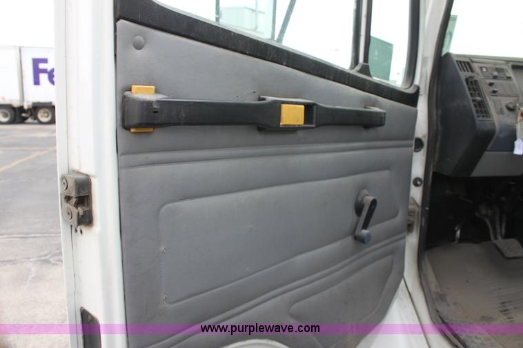 image for item E8224 2002 Freightliner FL50 box truck