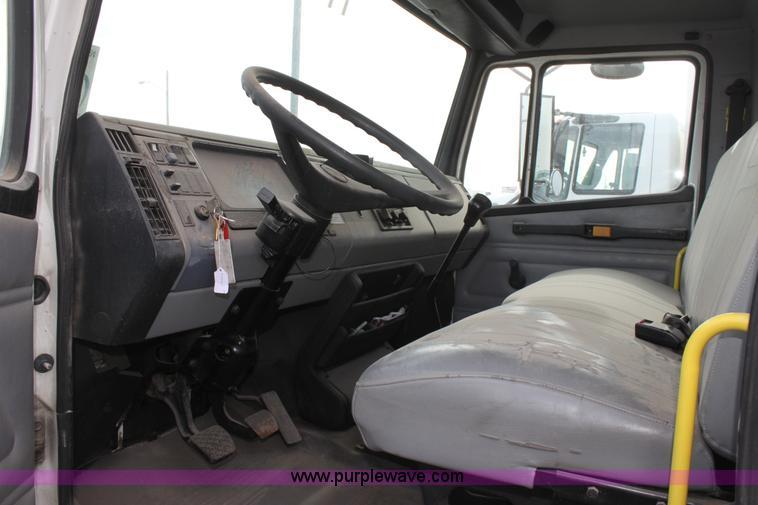 image for item E8224 2002 Freightliner FL50 box truck