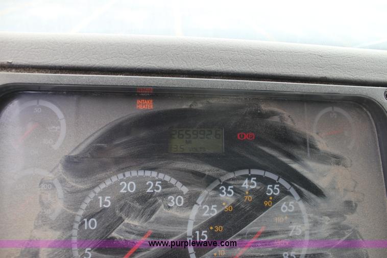 image for item E8224 2002 Freightliner FL50 box truck