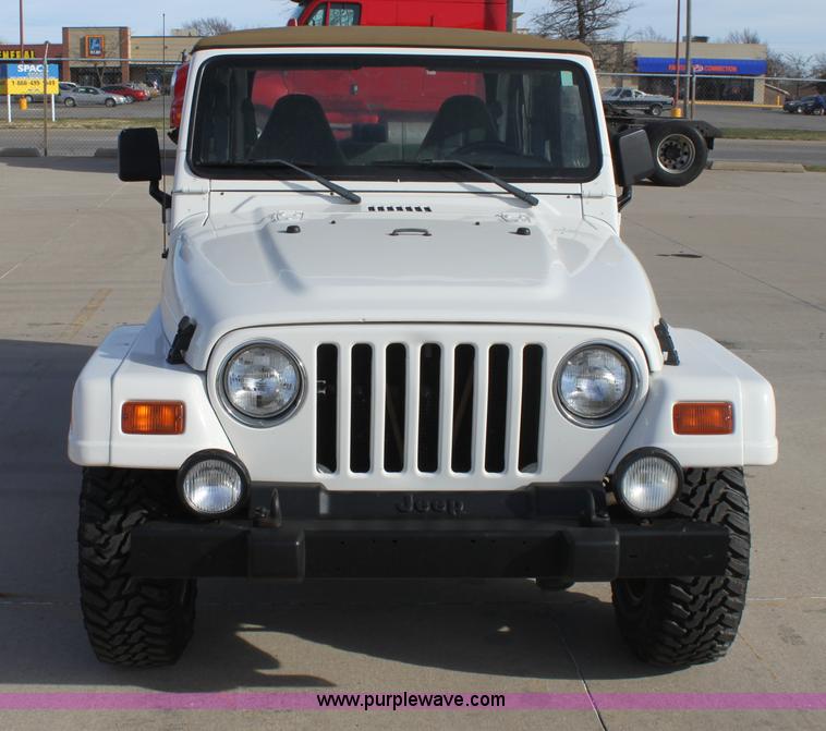 image for item E8232 1998 Jeep Wrangler Sahara SUV