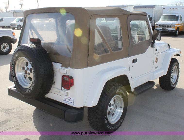 image for item E8232 1998 Jeep Wrangler Sahara SUV
