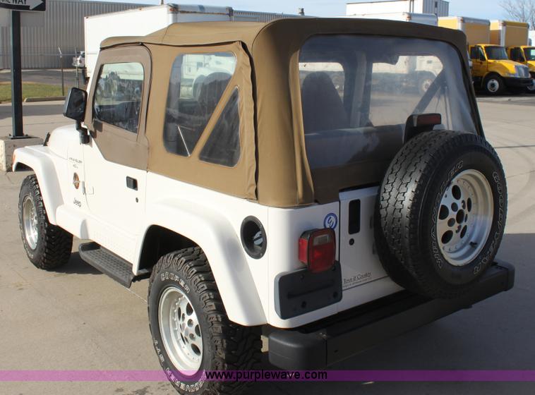 image for item E8232 1998 Jeep Wrangler Sahara SUV