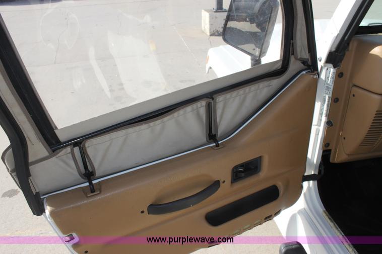 image for item E8232 1998 Jeep Wrangler Sahara SUV