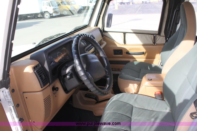 image for item E8232 1998 Jeep Wrangler Sahara SUV