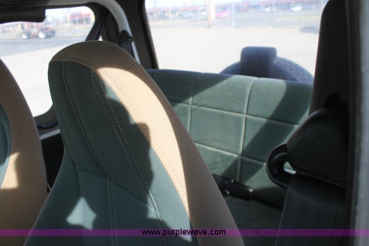 image for item E8232 1998 Jeep Wrangler Sahara SUV