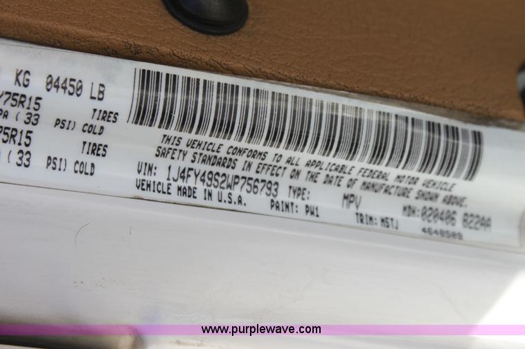 image for item E8232 1998 Jeep Wrangler Sahara SUV