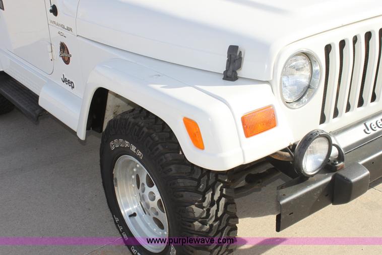 image for item E8232 1998 Jeep Wrangler Sahara SUV