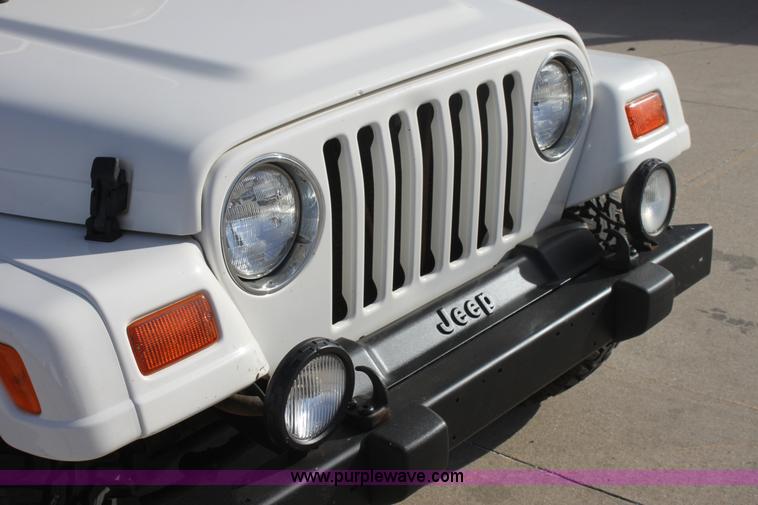 image for item E8232 1998 Jeep Wrangler Sahara SUV