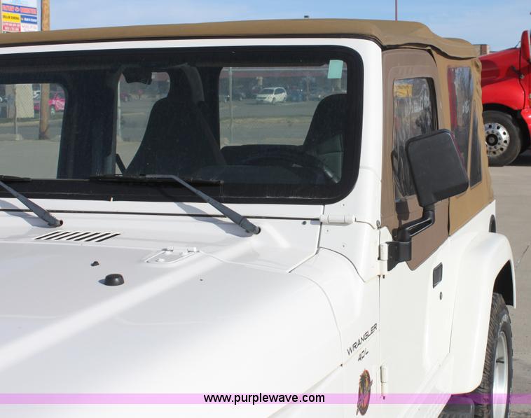 image for item E8232 1998 Jeep Wrangler Sahara SUV