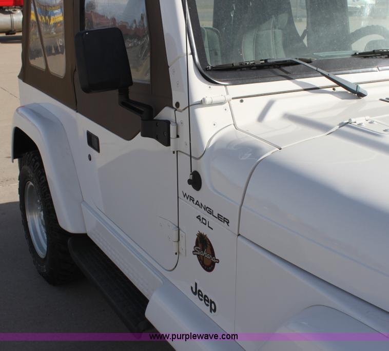 image for item E8232 1998 Jeep Wrangler Sahara SUV