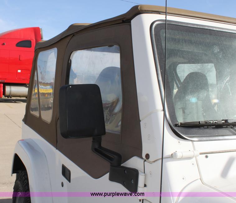 image for item E8232 1998 Jeep Wrangler Sahara SUV