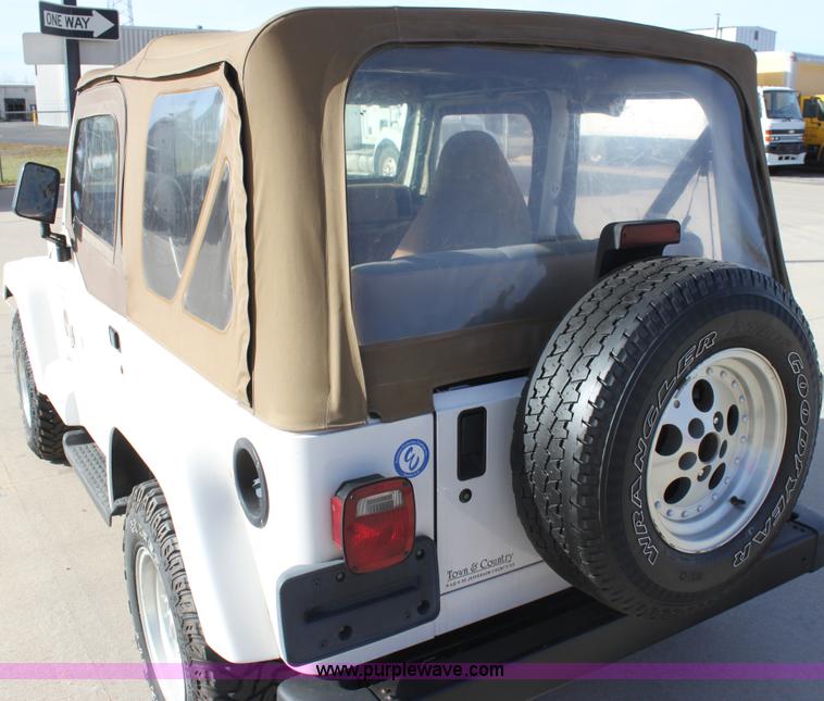 image for item E8232 1998 Jeep Wrangler Sahara SUV