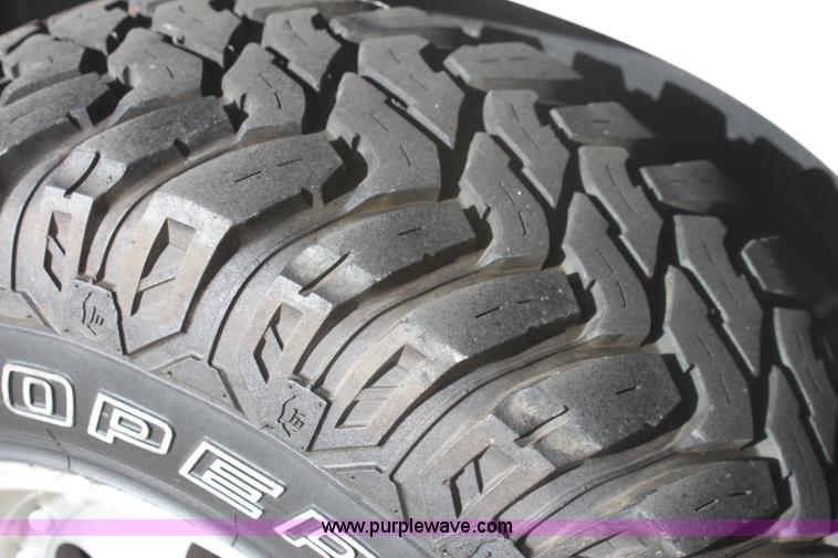 image for item E8232 1998 Jeep Wrangler Sahara SUV