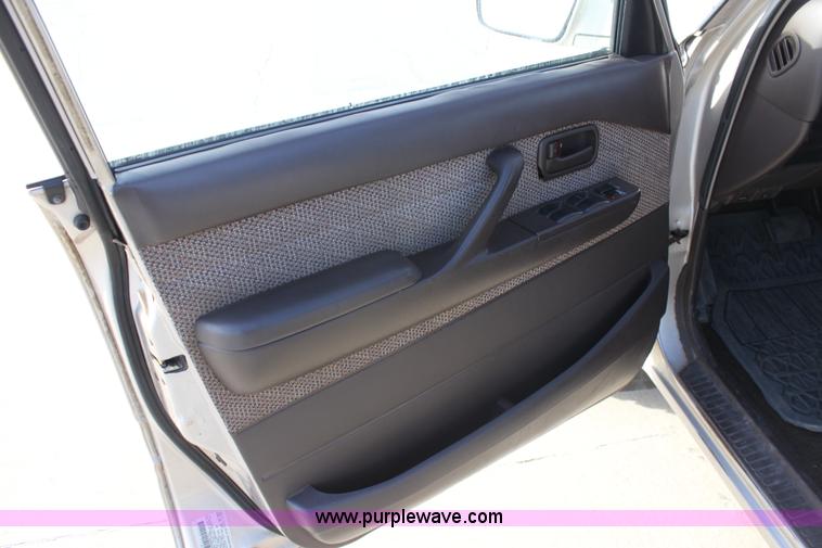 image for item E8233 1991 Toyota Land Cruiser SUV