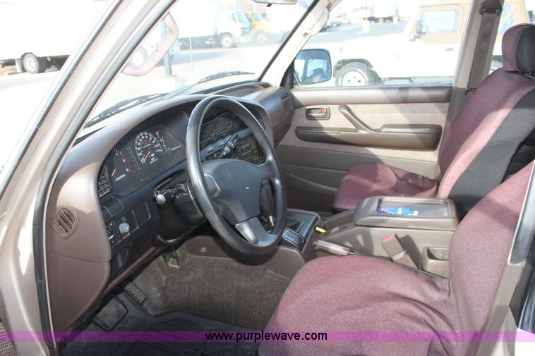 image for item E8233 1991 Toyota Land Cruiser SUV