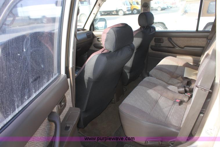 image for item E8233 1991 Toyota Land Cruiser SUV