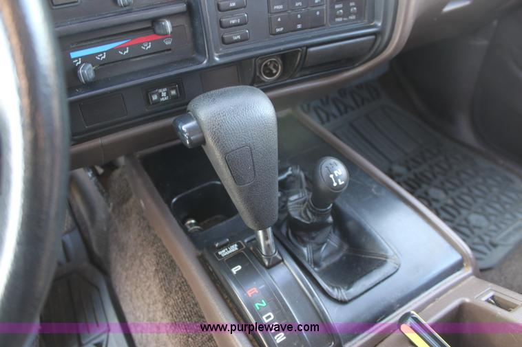 image for item E8233 1991 Toyota Land Cruiser SUV