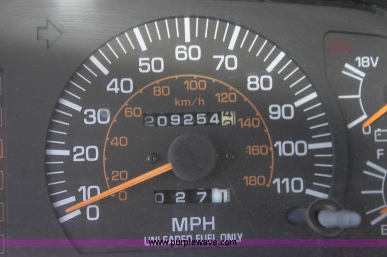 image for item E8233 1991 Toyota Land Cruiser SUV