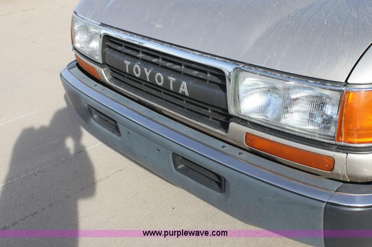 image for item E8233 1991 Toyota Land Cruiser SUV