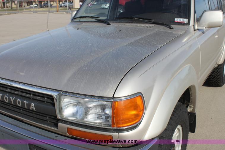 image for item E8233 1991 Toyota Land Cruiser SUV