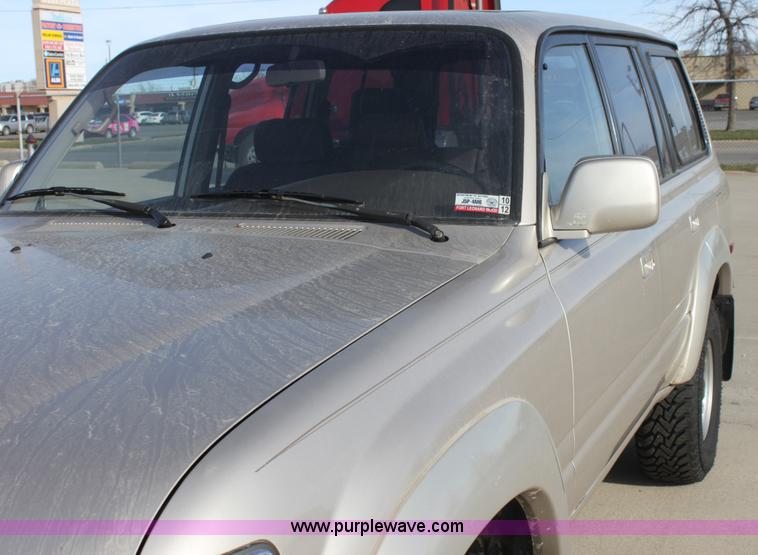 image for item E8233 1991 Toyota Land Cruiser SUV