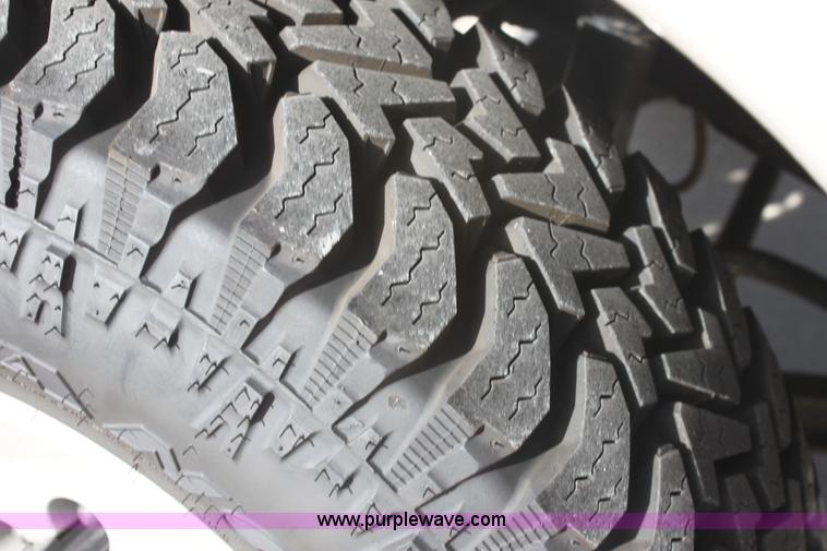 image for item E8233 1991 Toyota Land Cruiser SUV