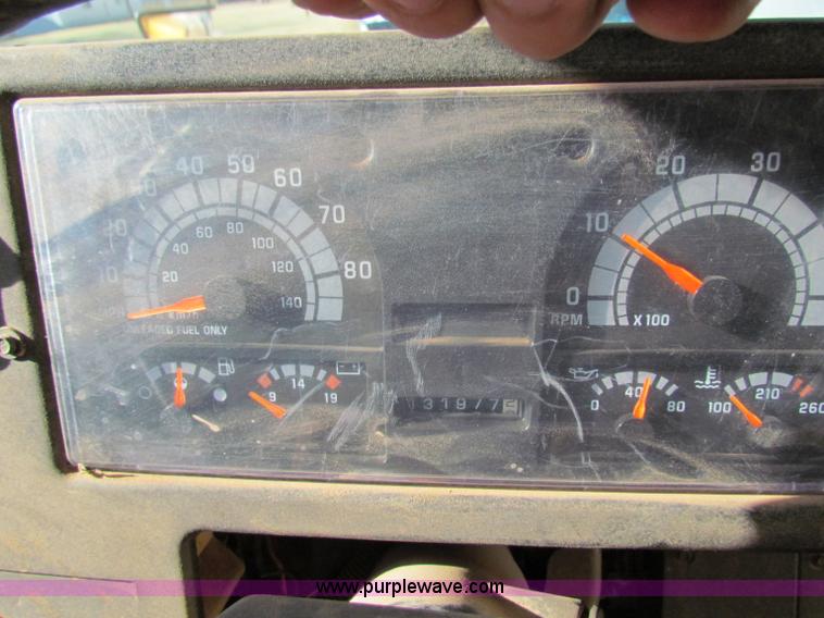 image for item E8302 2000 Blue Bird CV20 school bus