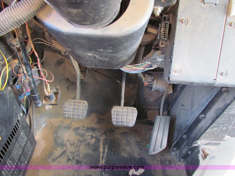 image for item E8302 2000 Blue Bird CV20 school bus