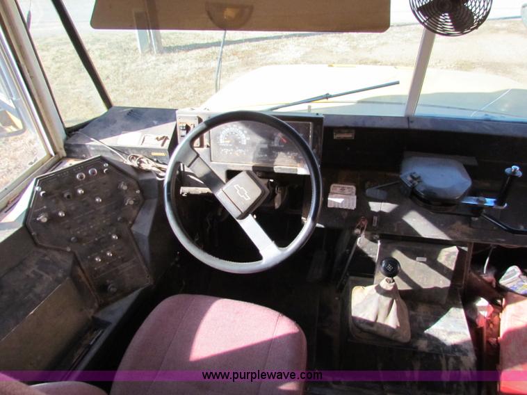 image for item E8304 2000 Blue Bird CV20 school bus