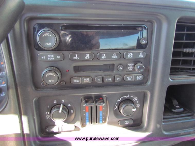 image for item E8306 2005 Chevrolet Silverado 3500 Crew Cab pickup truck