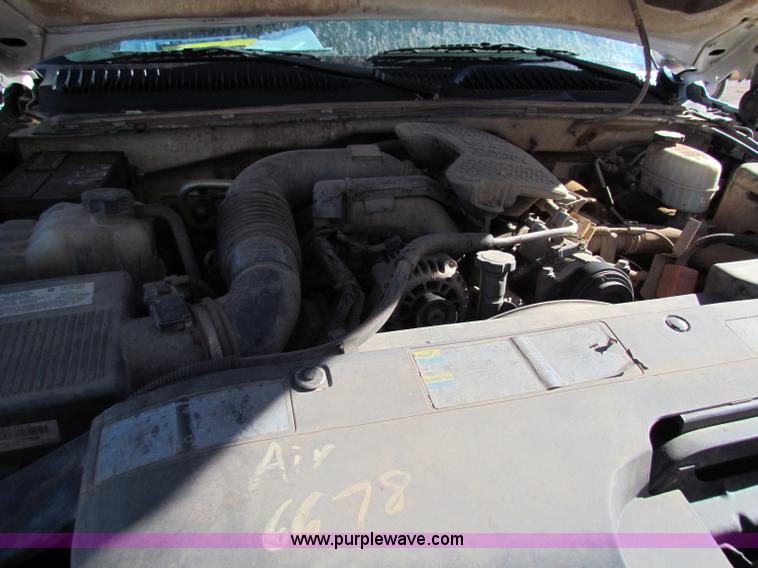 image for item E8306 2005 Chevrolet Silverado 3500 Crew Cab pickup truck