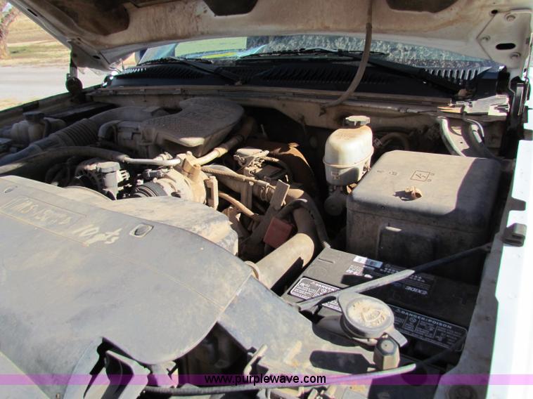 image for item E8306 2005 Chevrolet Silverado 3500 Crew Cab pickup truck