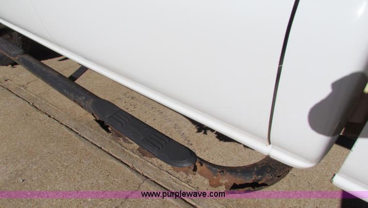 image for item E8306 2005 Chevrolet Silverado 3500 Crew Cab pickup truck