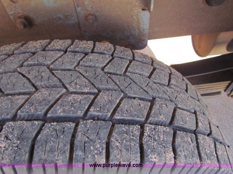 image for item E8306 2005 Chevrolet Silverado 3500 Crew Cab pickup truck