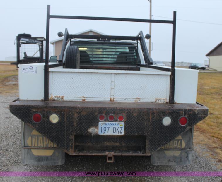 image for item E8348 2001 Ford F350 XL Super Duty flatbed pickup truck