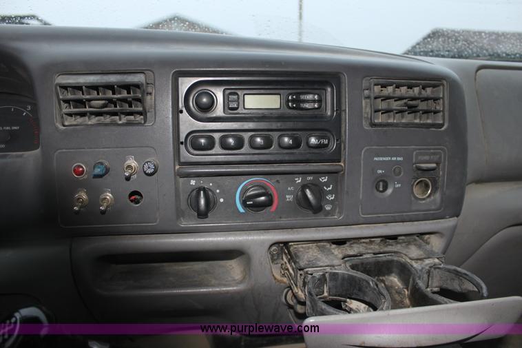 image for item E8348 2001 Ford F350 XL Super Duty flatbed pickup truck