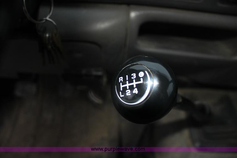 image for item E8348 2001 Ford F350 XL Super Duty flatbed pickup truck