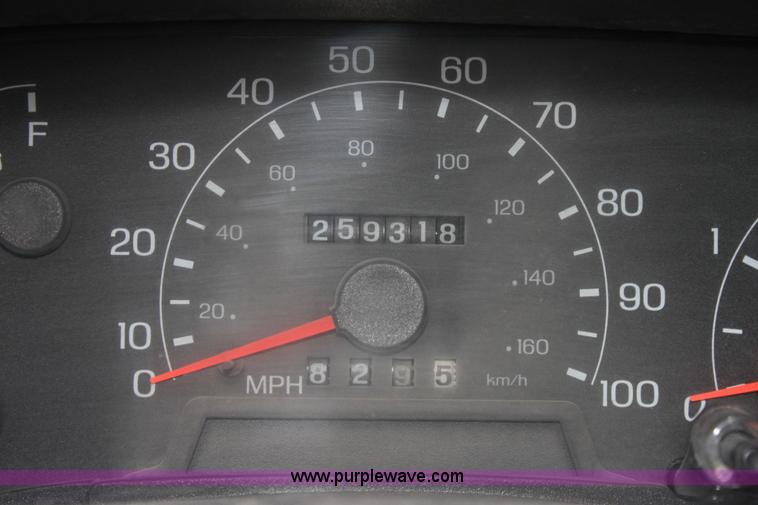 image for item E8348 2001 Ford F350 XL Super Duty flatbed pickup truck