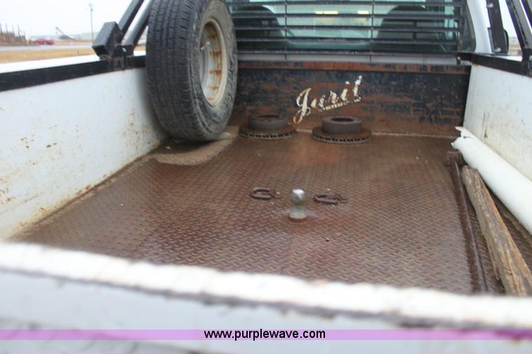 image for item E8348 2001 Ford F350 XL Super Duty flatbed pickup truck