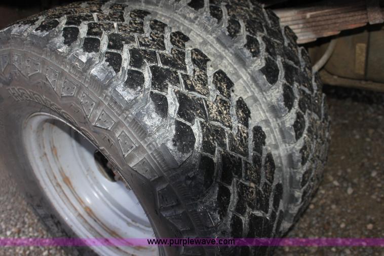 image for item E8348 2001 Ford F350 XL Super Duty flatbed pickup truck