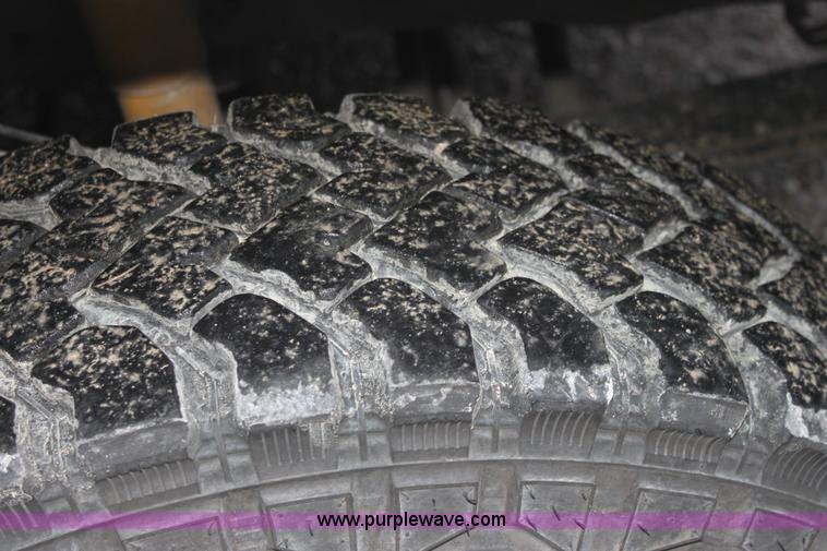 image for item E8348 2001 Ford F350 XL Super Duty flatbed pickup truck