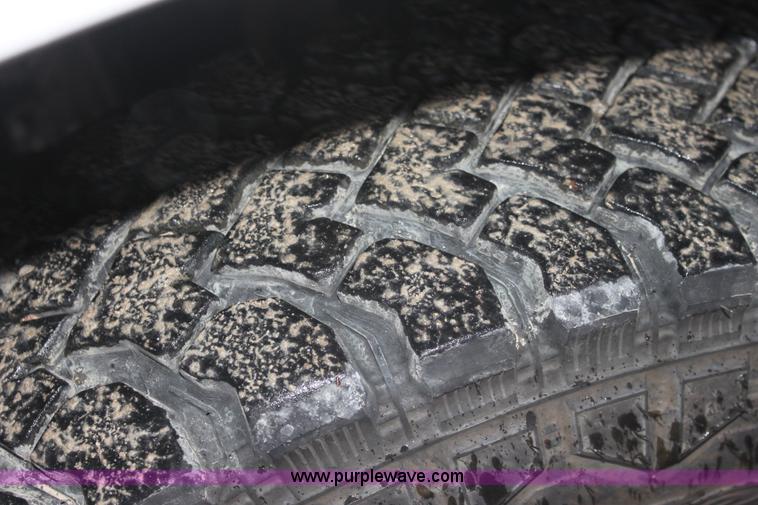 image for item E8348 2001 Ford F350 XL Super Duty flatbed pickup truck