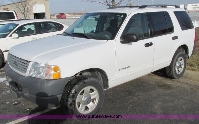 image for item F4150 2004 Ford Explorer XLS SUV