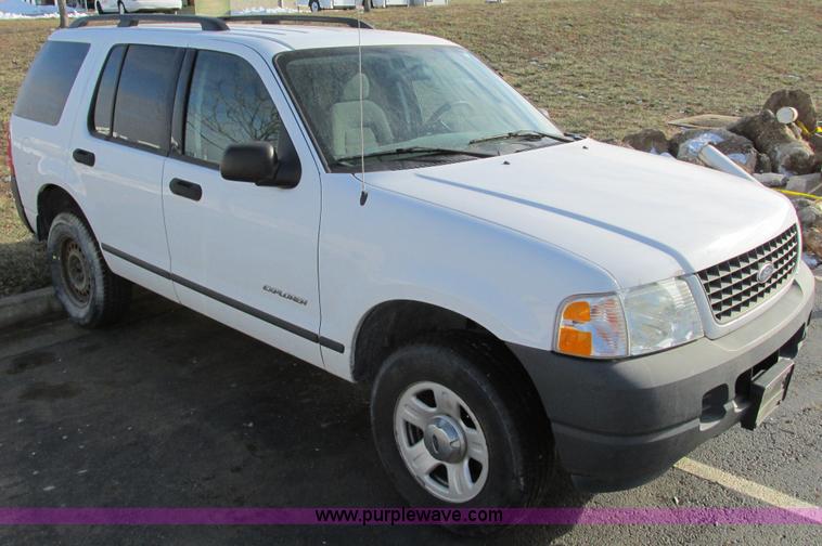 image for item F4150 2004 Ford Explorer XLS SUV