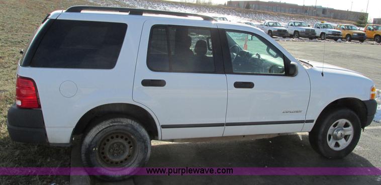 image for item F4150 2004 Ford Explorer XLS SUV