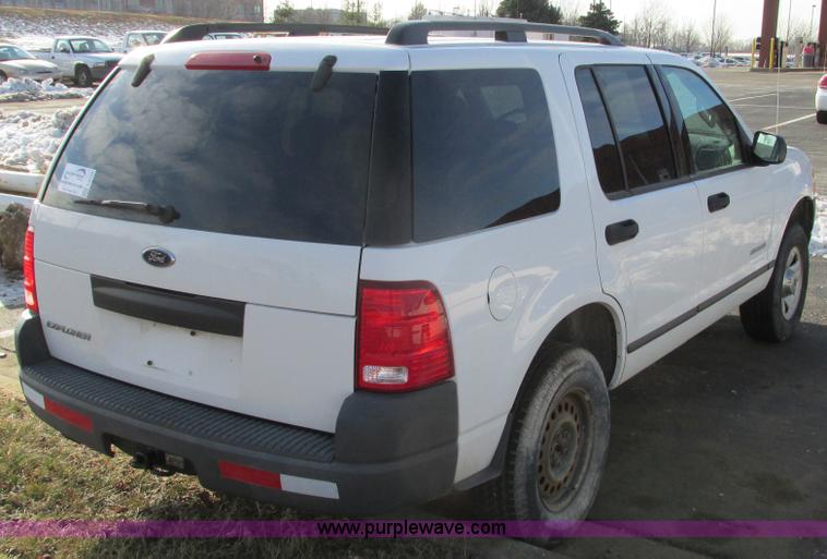 image for item F4150 2004 Ford Explorer XLS SUV